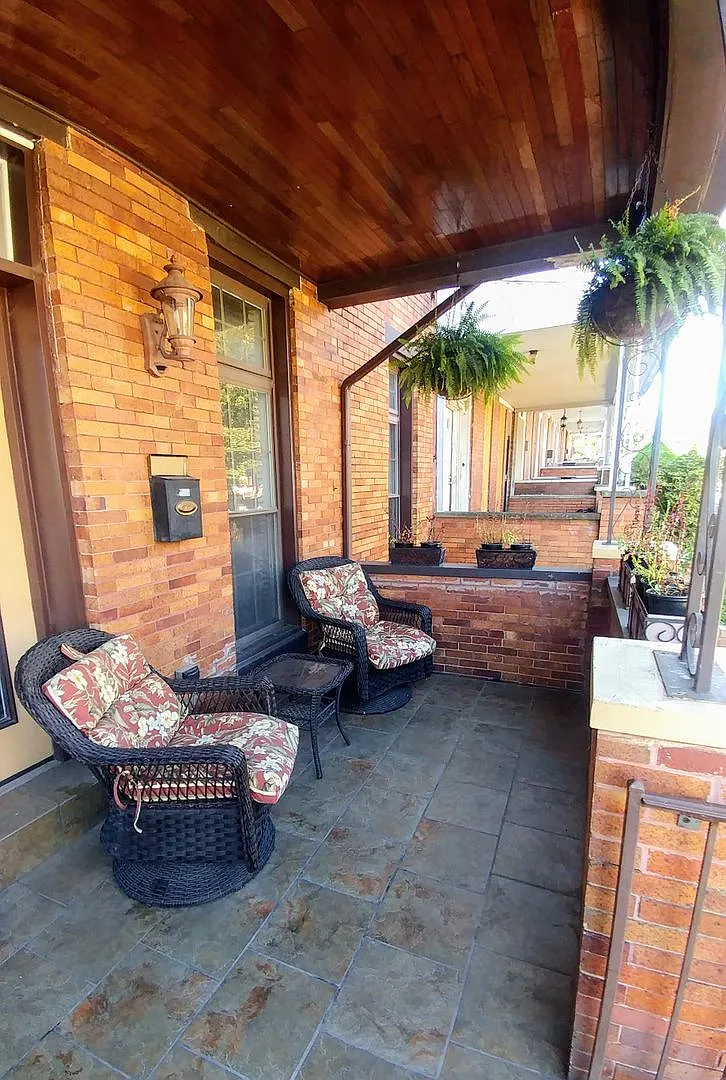 Beautiful & Spacious 3 Br 2 Ba Townhome in Reservoir Hill — Photo 2