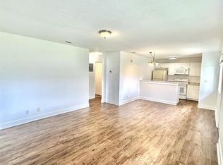 210 E Tiffany Dr APT 1, Mangonia Park, FL 33407