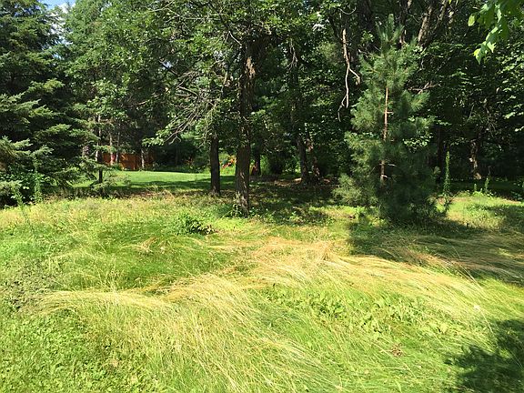 Driveway cut belongs to 3025