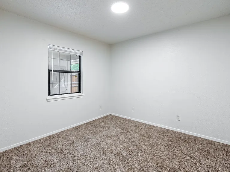 5417 Knollridge Dr — Photo 8