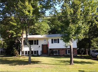 104 Rennert Ln, Bardonia, NY 10954