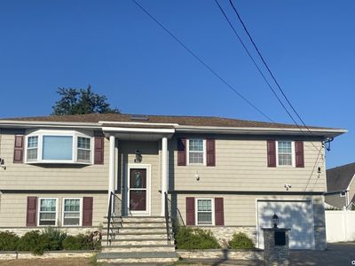 832 S 5th St, Lindenhurst, NY, 11757