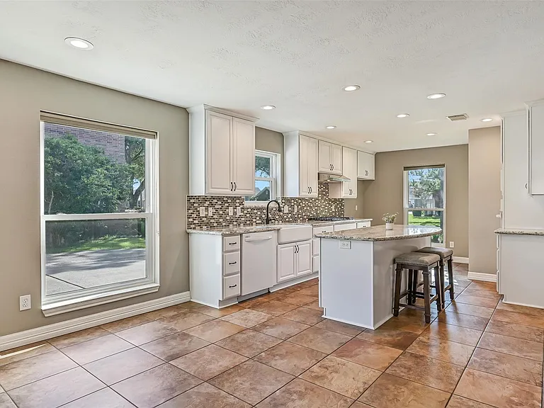 513 Meadow Bend Dr — Photo 13