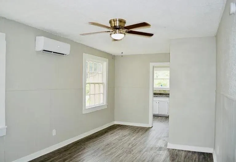 1501 Nashby St — Photo 4