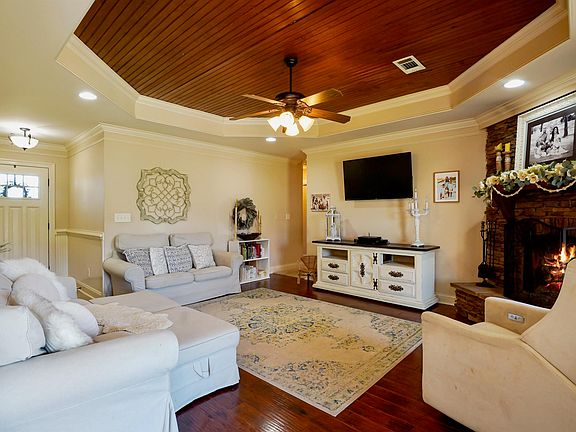 2nd image of 2465 Fox Ridge Dr