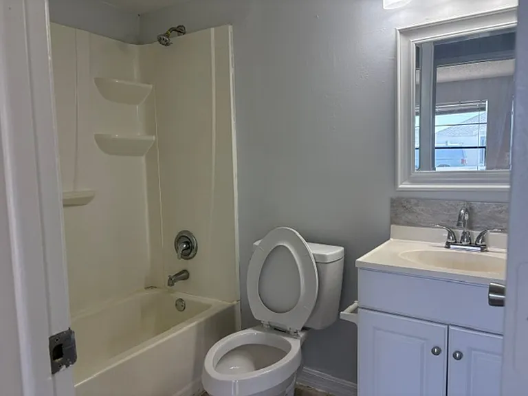1110 SE 9th Ct — Photo 13