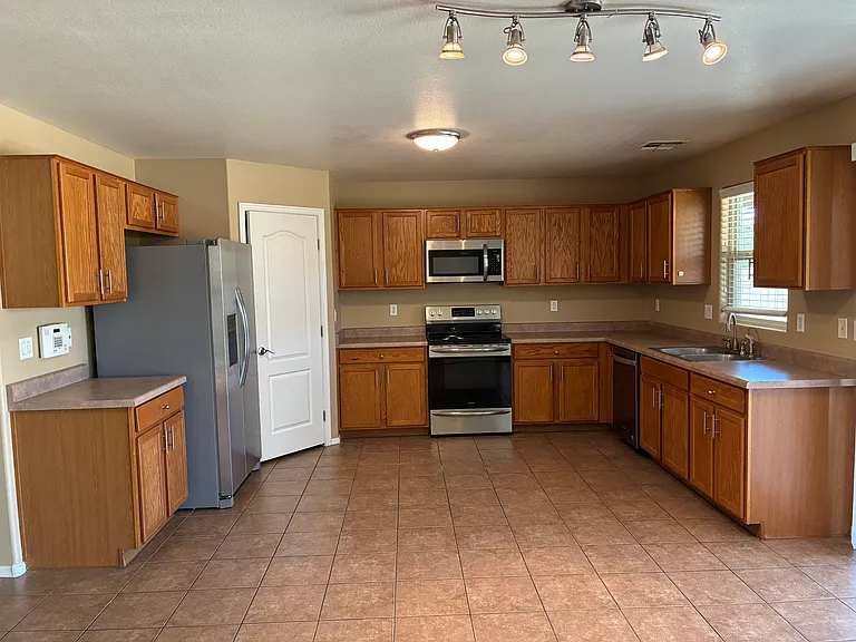 17698 W Maya Way — Photo 10