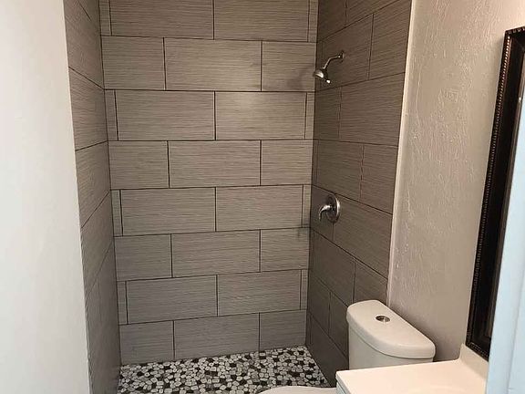 5th image of 923-925 SE 23rd Pl