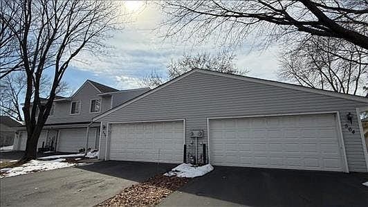 2nd image of 570 Clover Leaf Pkwy NE