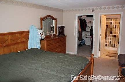 Master bedroom
						:
						Large master bedroom. Notice your walk in closet and attached bathroom!
