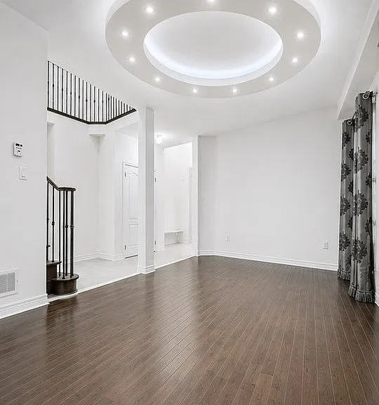 431 Woodspring Ave E — Photo 9