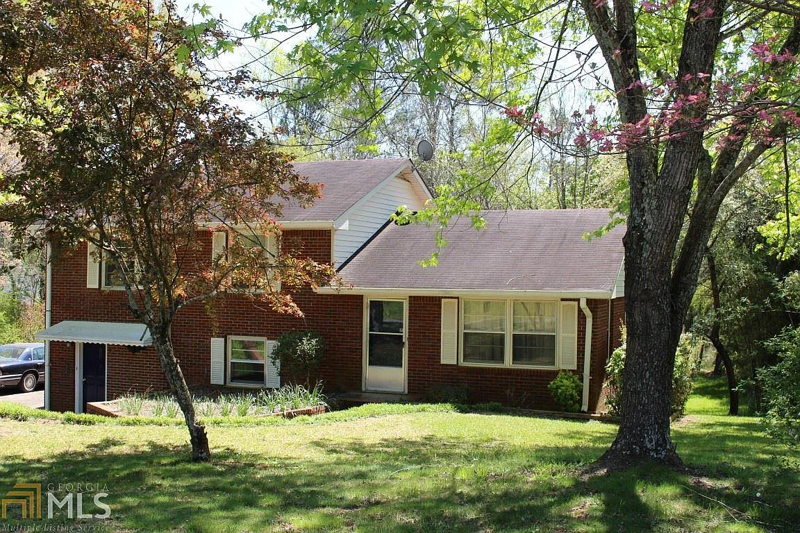 12 Lakemoore Dr NE photo 1