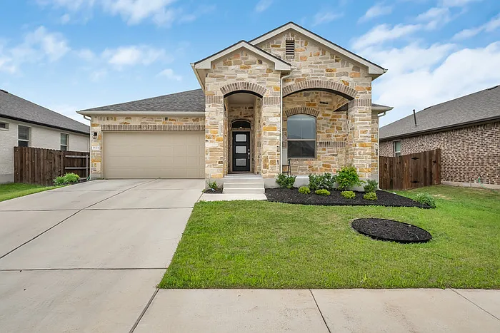 3 bed, 2.0 bath, 1589 sqft, $1,850 — Photo 2