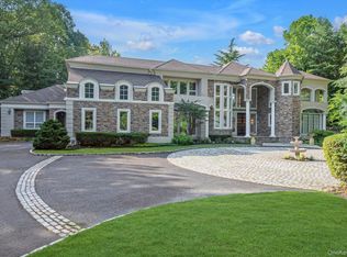 55 Coves Run, Oyster Bay Cove, NY 11791