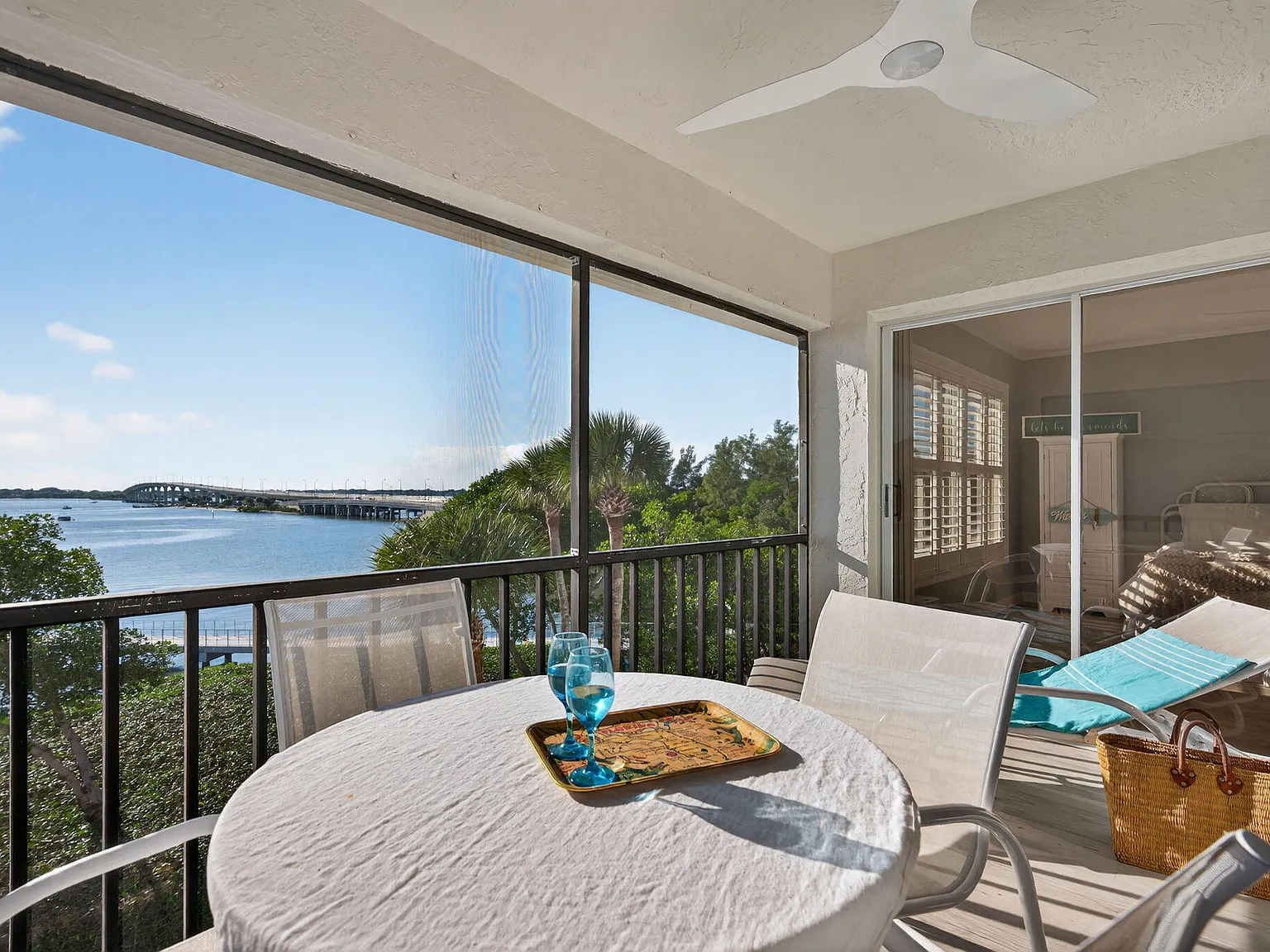 2 bed, 2.0 bath, 970 sqft, $5,500 — Photo 3