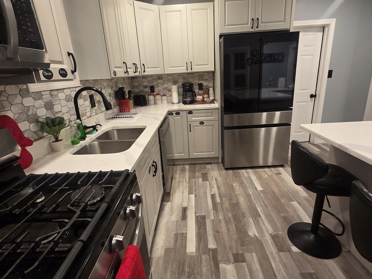 4 bed, 3000 sqft, $1,300 — Photo 3