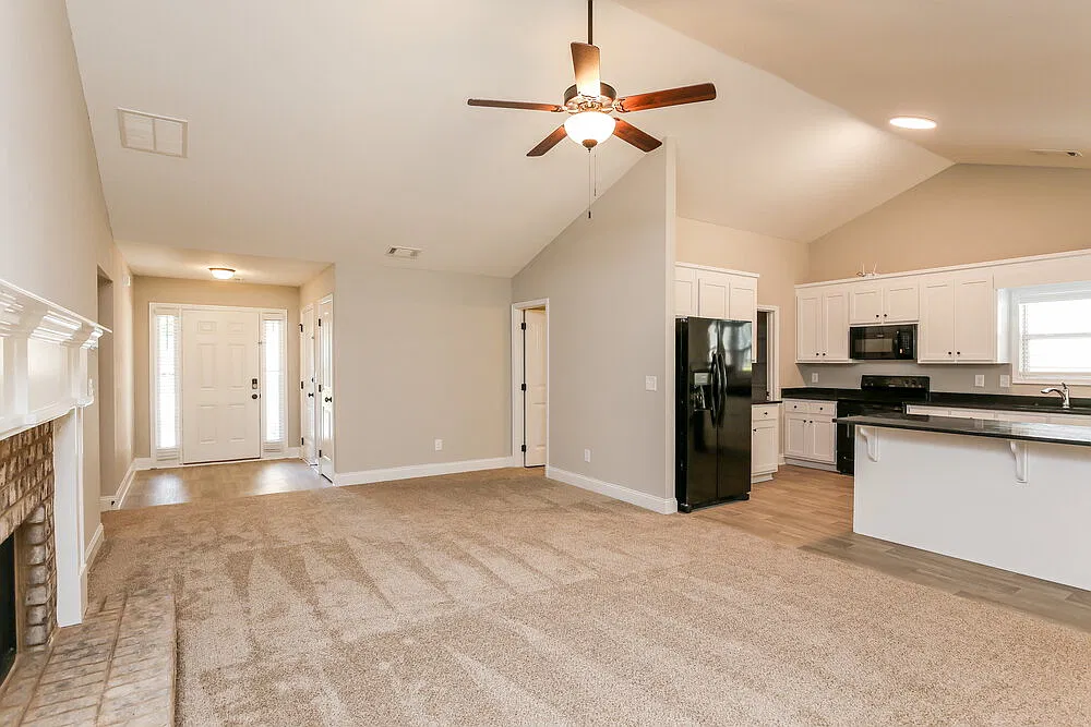 4 bed, 2.5 bath, 2200 sqft, $2,530 — Photo 3