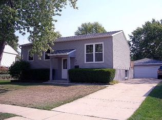 321 Villa Rd, Streamwood, IL 60107