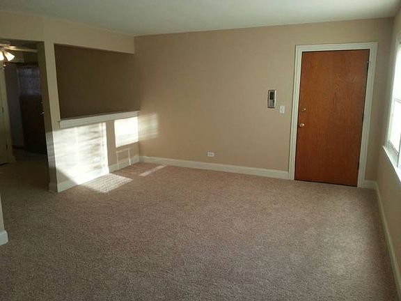 Living Room & Eat-in Kitc