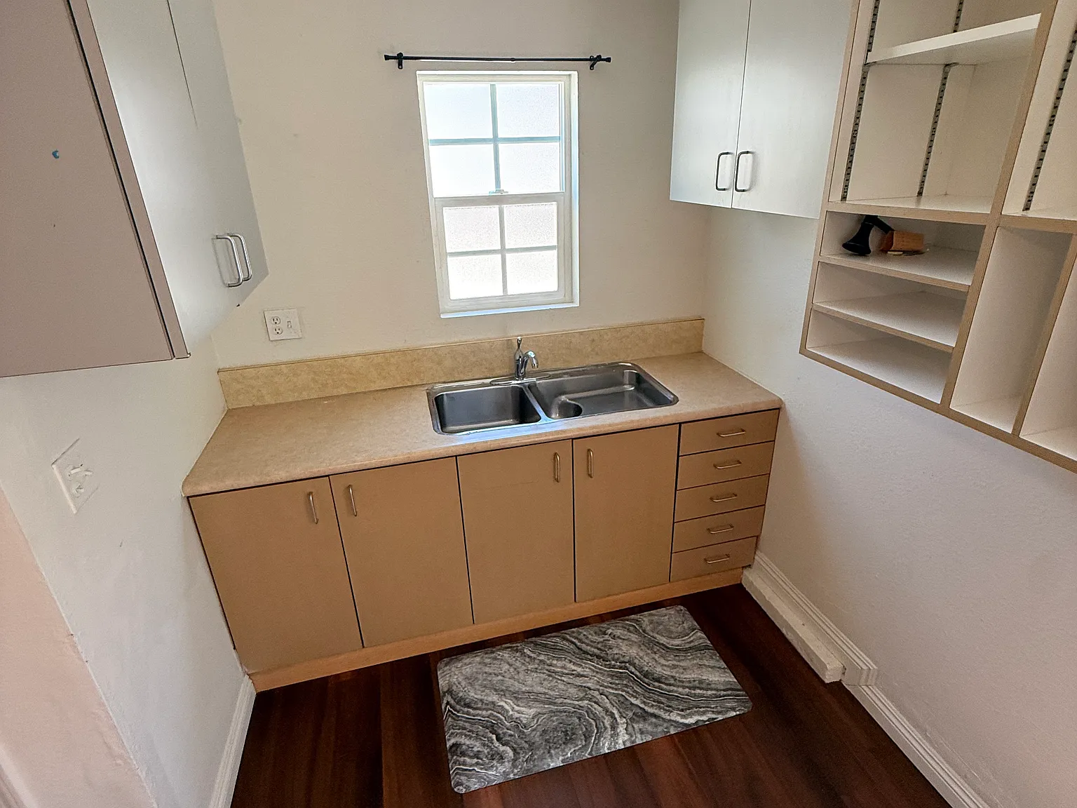 Studio, 250 sqft, $1,500 — Photo 3