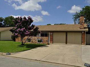 221 Dupont Cir, Fort Worth, TX 76134