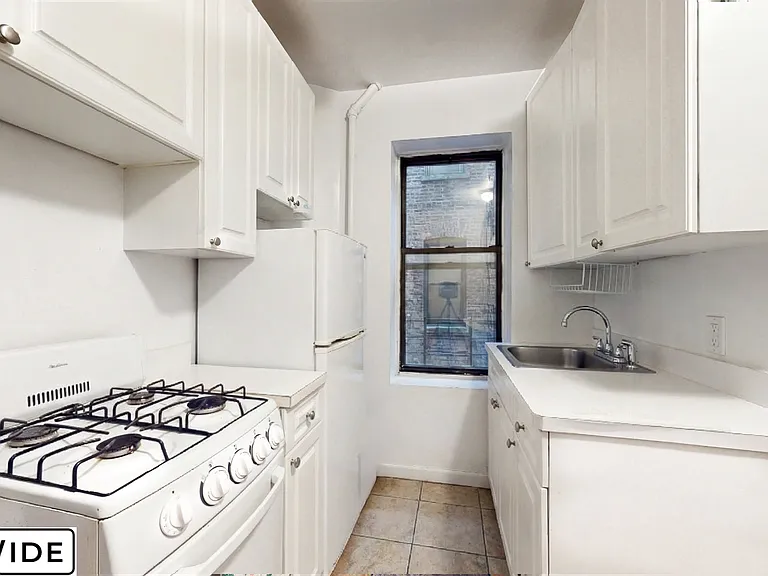 411 E 70th St #A — Photo 4