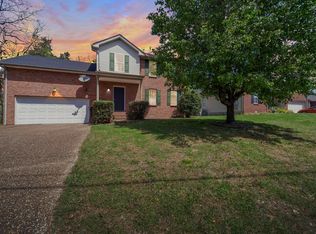2527 Edinburgh St, Old Hickory, TN 37138