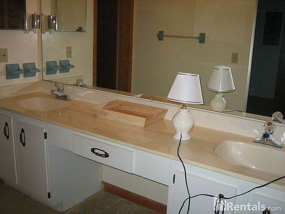 3rd image of 22 Fairways Cir