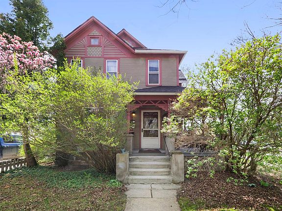 2nd image of 821 W Liberty St