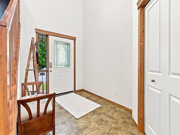 3rd image of 32 Tuscany Ravine Cres NW