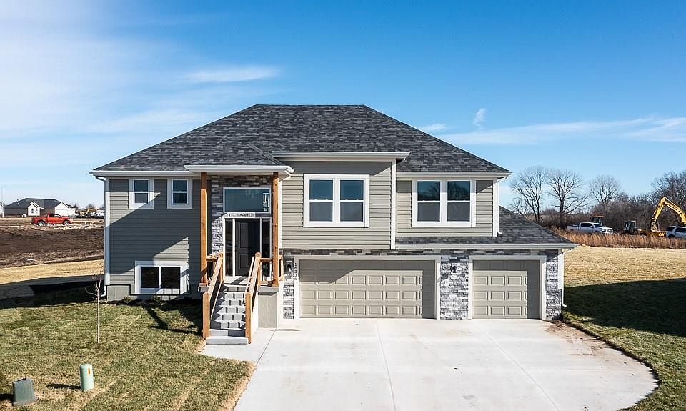 1st image of 15624 Sheridan Pl