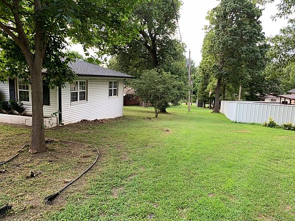 2nd image of 9551 E Oak St