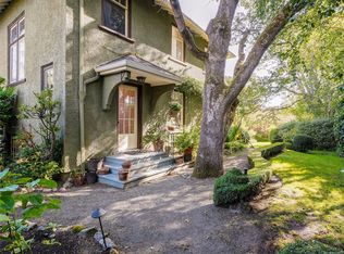 535 Island Rd, Oak Bay, BC V8S2T7