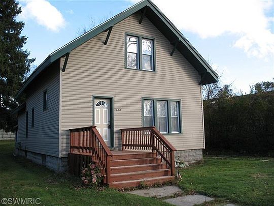 1st image of 608 W Ludington Ave