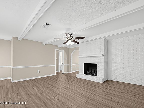 5th image of 2046 Beechwood Blvd