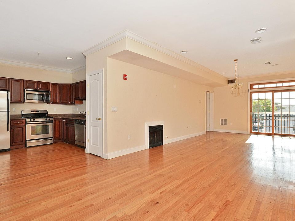 1st image of 255 Broadway APT 202