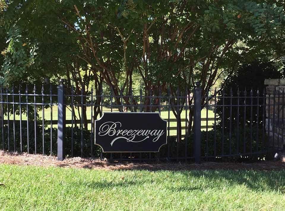 2nd image of 115 Meadow Oak Ln