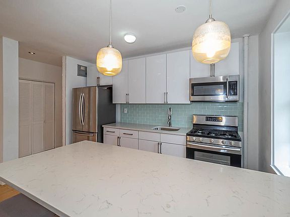 4th image of 30-45 Hobart St #D5f