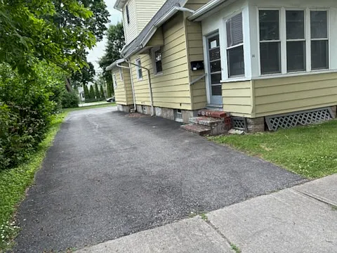 Building Photo - 35 Langslow St