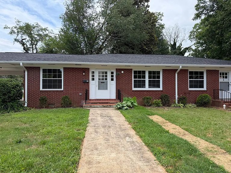 228 College Dr — Photo 2