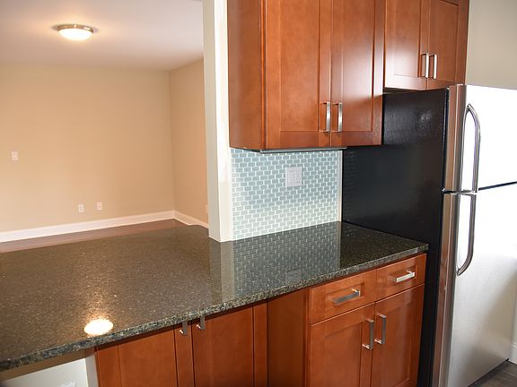 3rd image of 2038 31st St APT B3