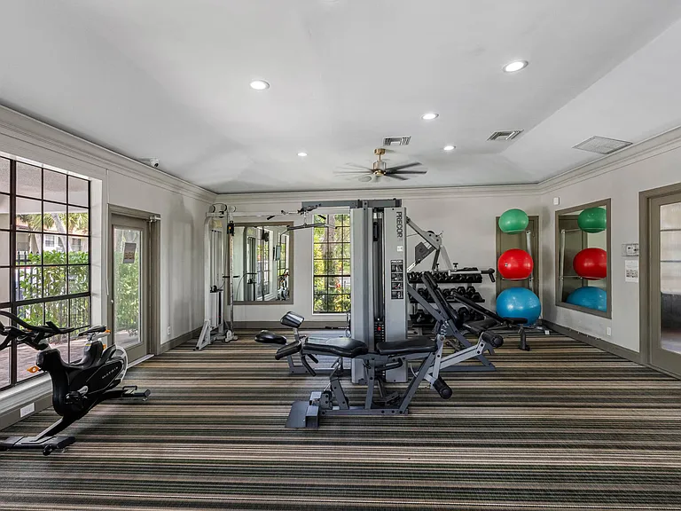 Mizner Court — Photo 17