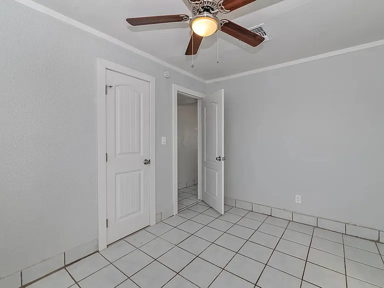 732 W Southgate Ave #2 — Photo 9