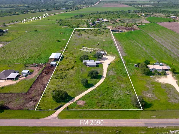 225 FM 2690, Uvalde, TX 78801