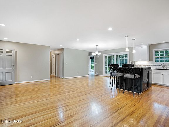 3rd image of 12415 Nassau Ln