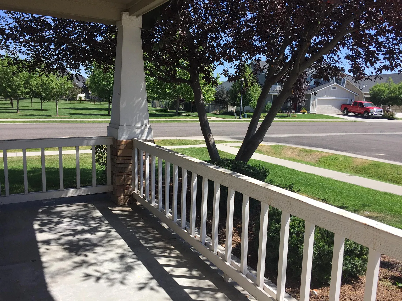 4 bed, 2.5 bath, 2572 sqft, $2,650 — Photo 2