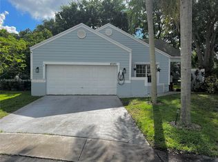 8320 SW 12th St, Pembroke Pines, FL 33025