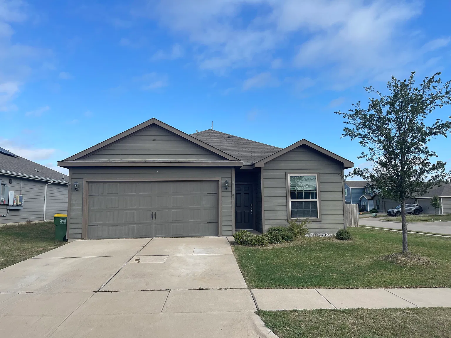 3 bed, 1556 sqft, $1,995 — Photo 1