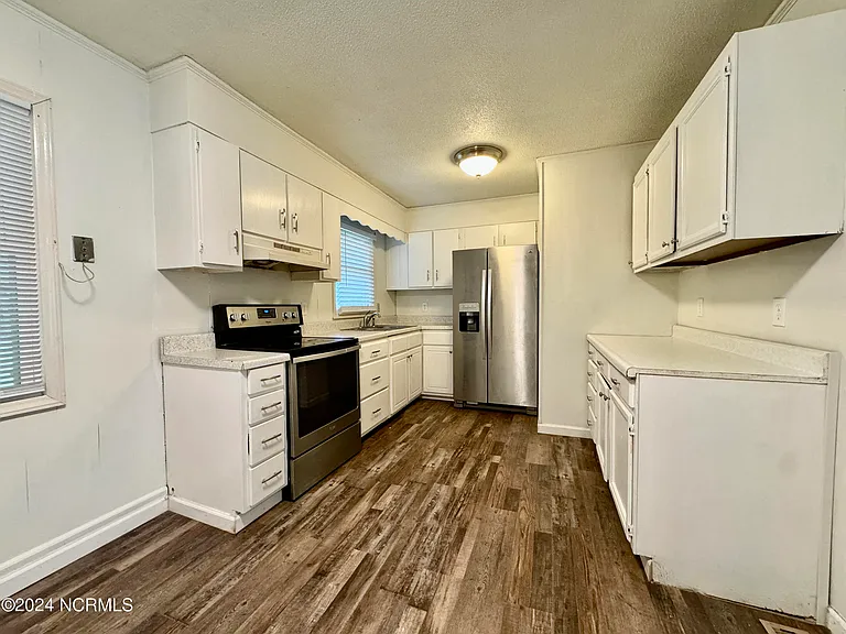 219 Stratford Rd — Photo 9