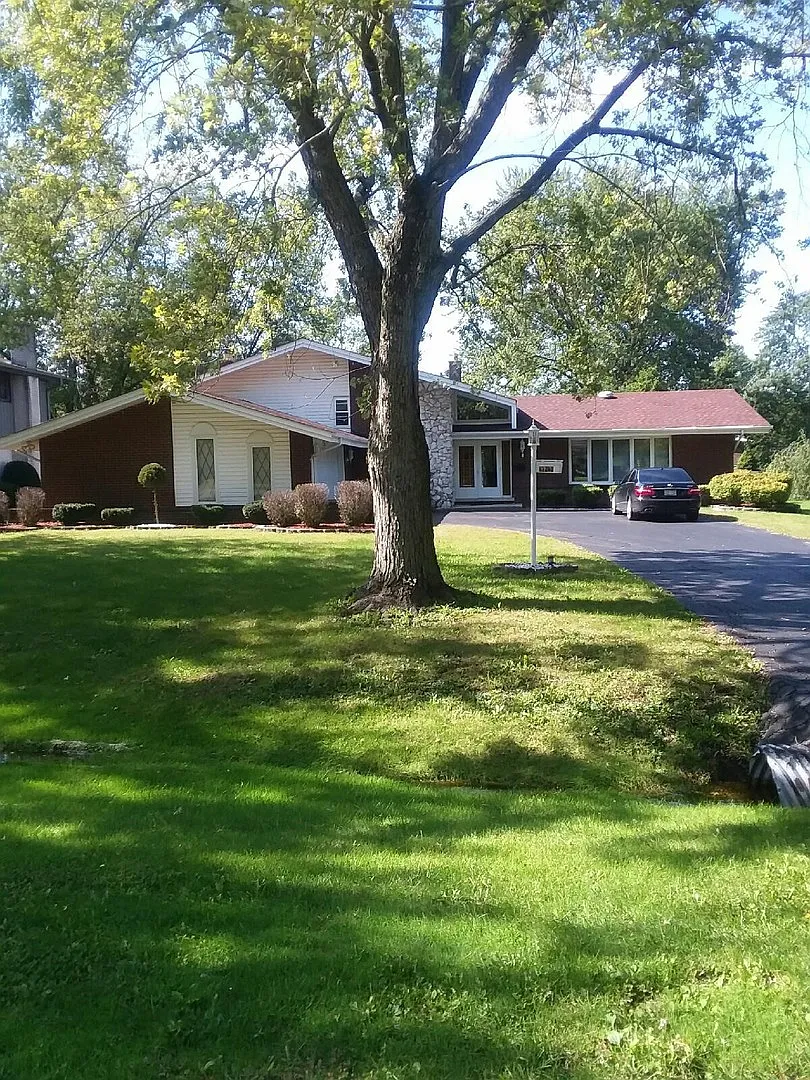 20828 Brookwood Dr photo 1